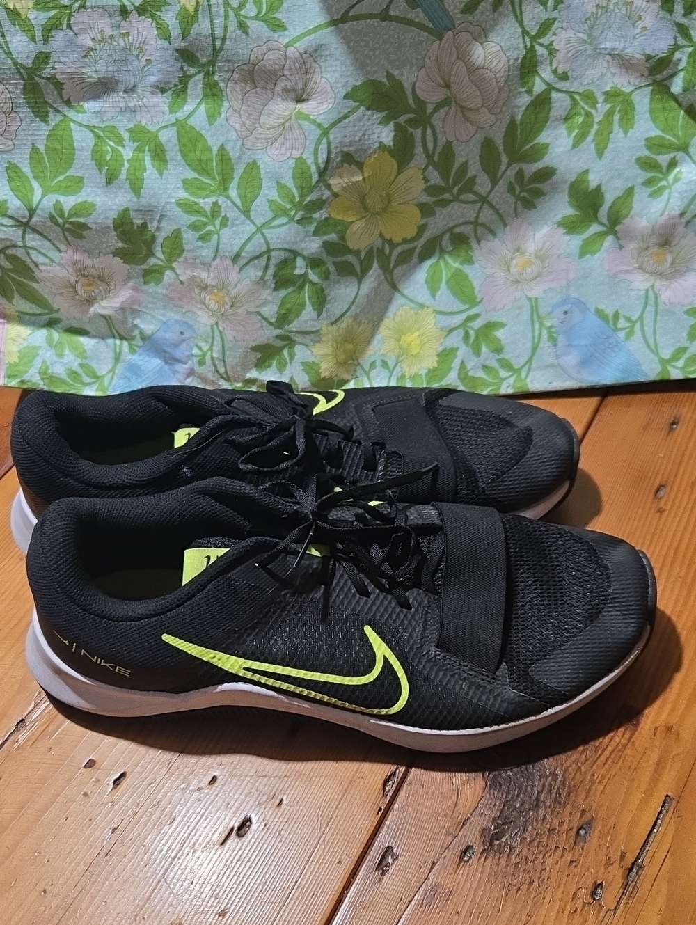 Nike Men’s Black & Volt Athletic Training Shoes Sz 12